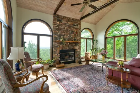 828 West Saugerties Woodstock Road Saugerties NY 12477