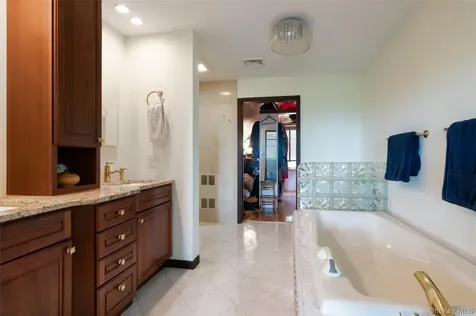 828 West Saugerties Woodstock Road Saugerties NY 12477