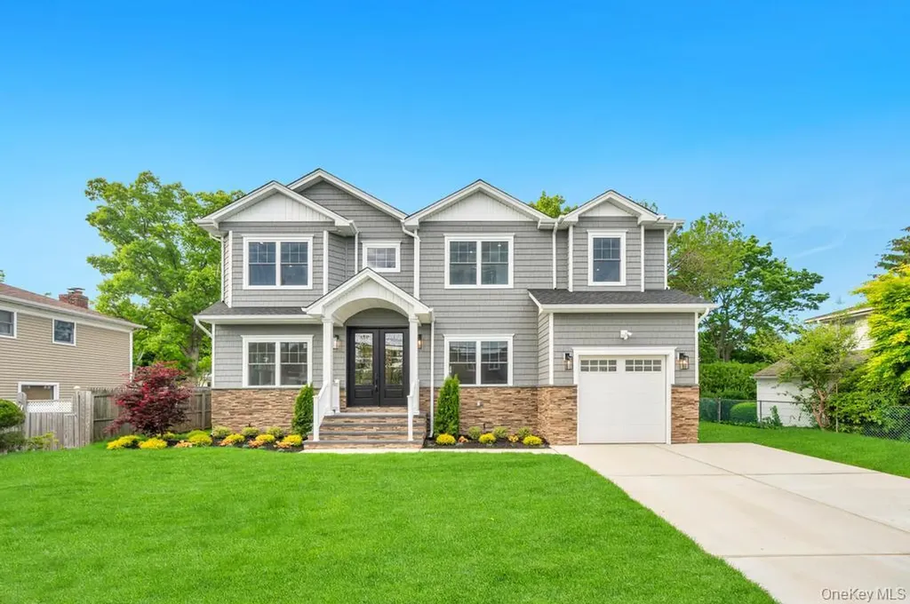 124 North Drive Massapequa NY 11758