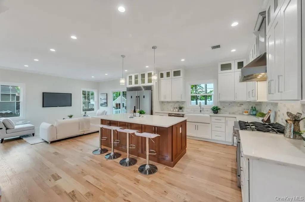 124 North Drive Massapequa NY 11758