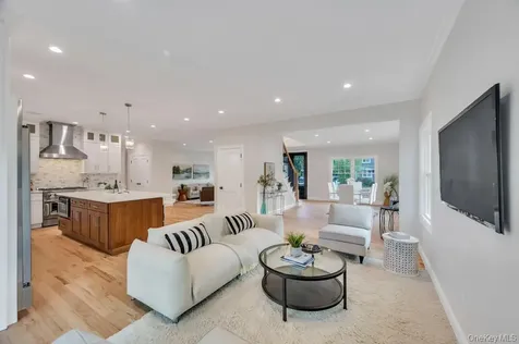 124 North Drive Massapequa NY 11758