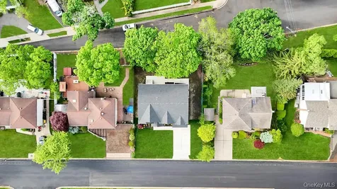 124 North Drive Massapequa NY 11758