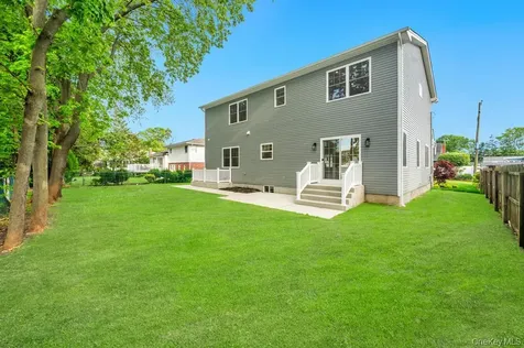124 North Drive Massapequa NY 11758