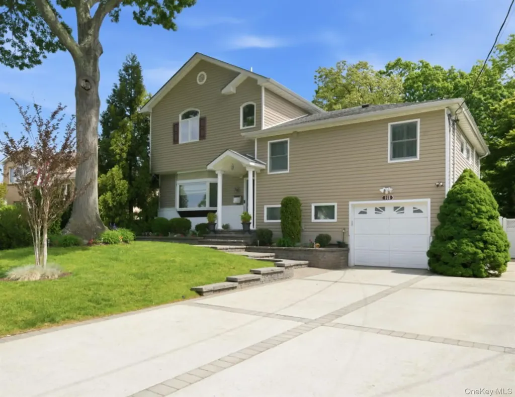 103 East Drive Massapequa NY 11758