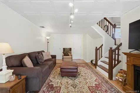 103 East Drive Massapequa NY 11758