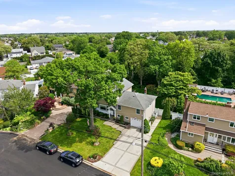 103 East Drive Massapequa NY 11758