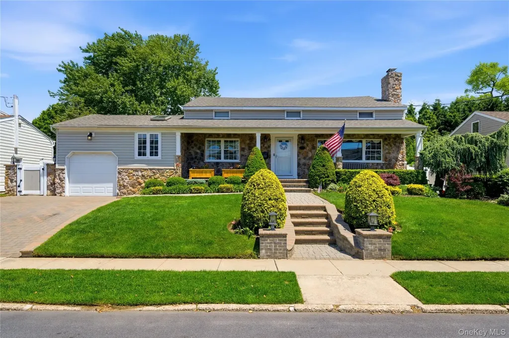 87 Laurel Drive Massapequa Park NY 11762