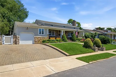 87 Laurel Drive Massapequa Park NY 11762