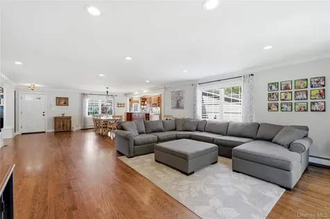 87 Laurel Drive Massapequa Park NY 11762
