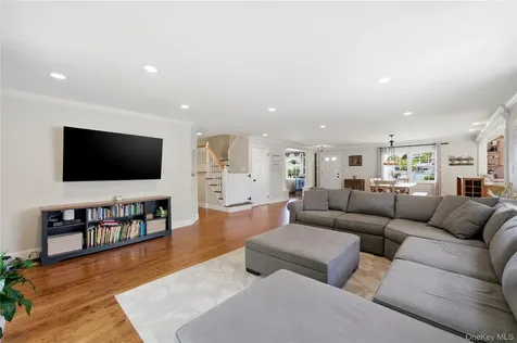 87 Laurel Drive Massapequa Park NY 11762