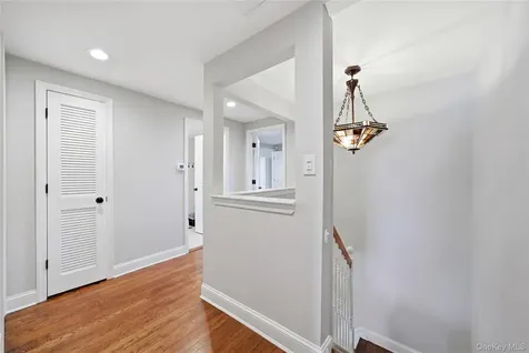 87 Laurel Drive Massapequa Park NY 11762