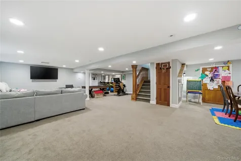 87 Laurel Drive Massapequa Park NY 11762
