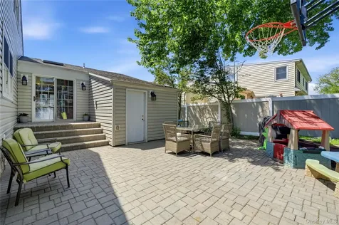 87 Laurel Drive Massapequa Park NY 11762