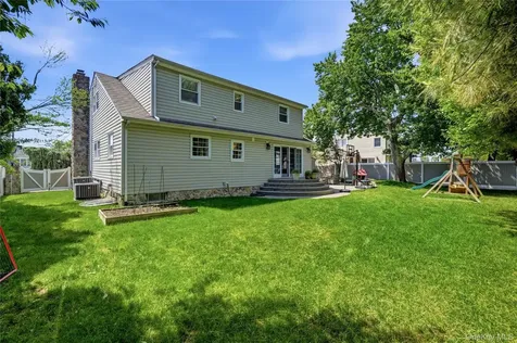 87 Laurel Drive Massapequa Park NY 11762