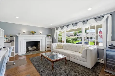 87 Laurel Drive Massapequa Park NY 11762