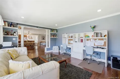 87 Laurel Drive Massapequa Park NY 11762
