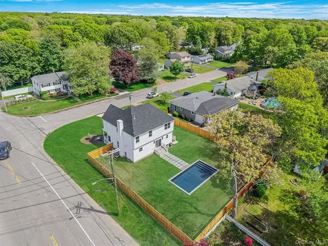 100 Bieselin Road Bellport Village NY 11713