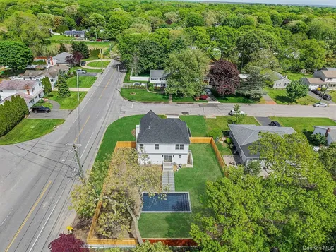 100 Bieselin Road Bellport Village NY 11713