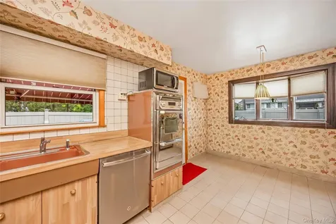 168-24 14th Avenue Beechhurst NY 11357