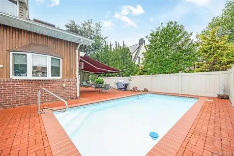 168-24 14th Avenue Beechhurst NY 11357