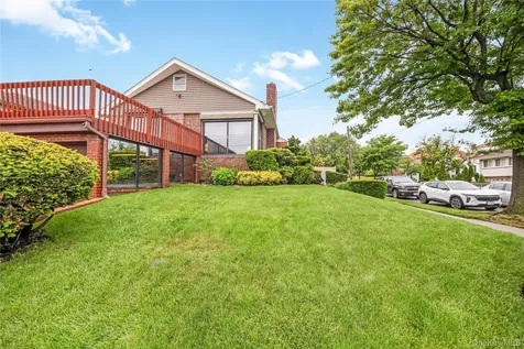168-24 14th Avenue Beechhurst NY 11357
