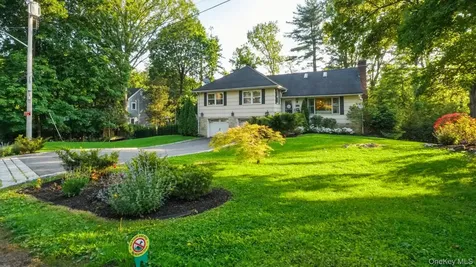 25 Manor Avenue White Plains NY 10605