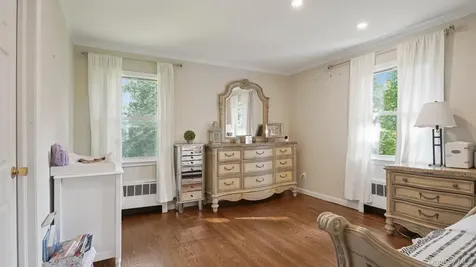 25 Manor Avenue White Plains NY 10605