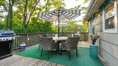 25 Manor Avenue White Plains NY 10605