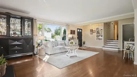 25 Manor Avenue White Plains NY 10605