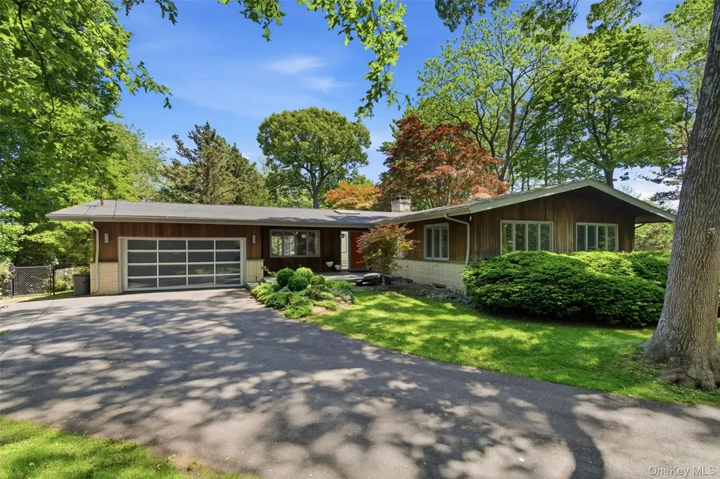 54 Washington Drive Centerport NY 11721
