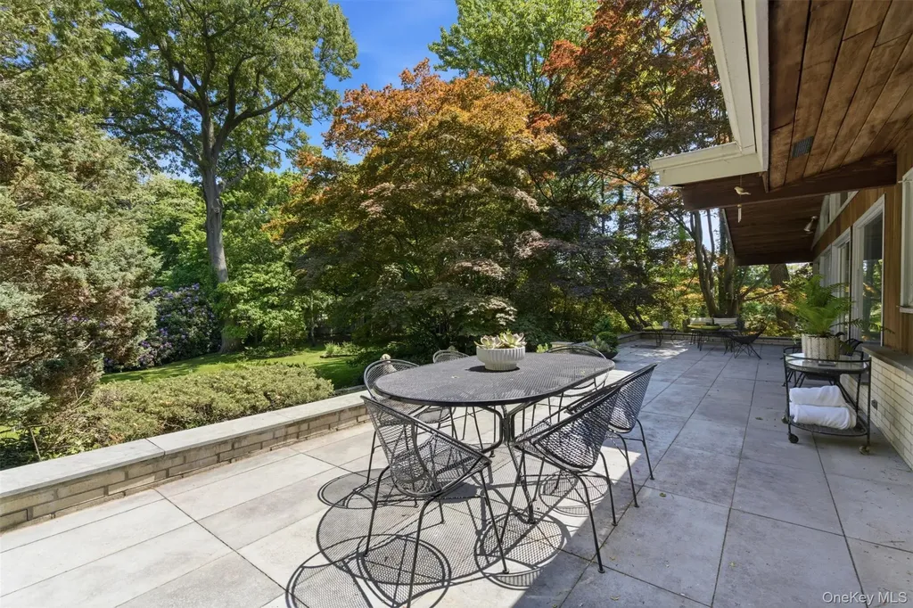54 Washington Drive Centerport NY 11721