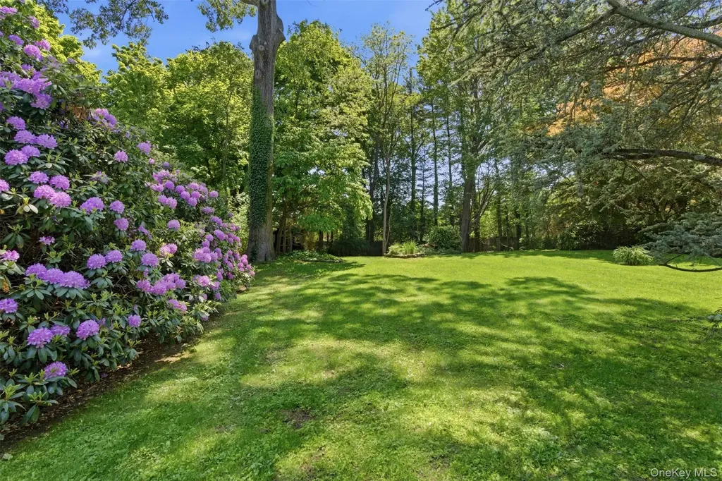 54 Washington Drive Centerport NY 11721