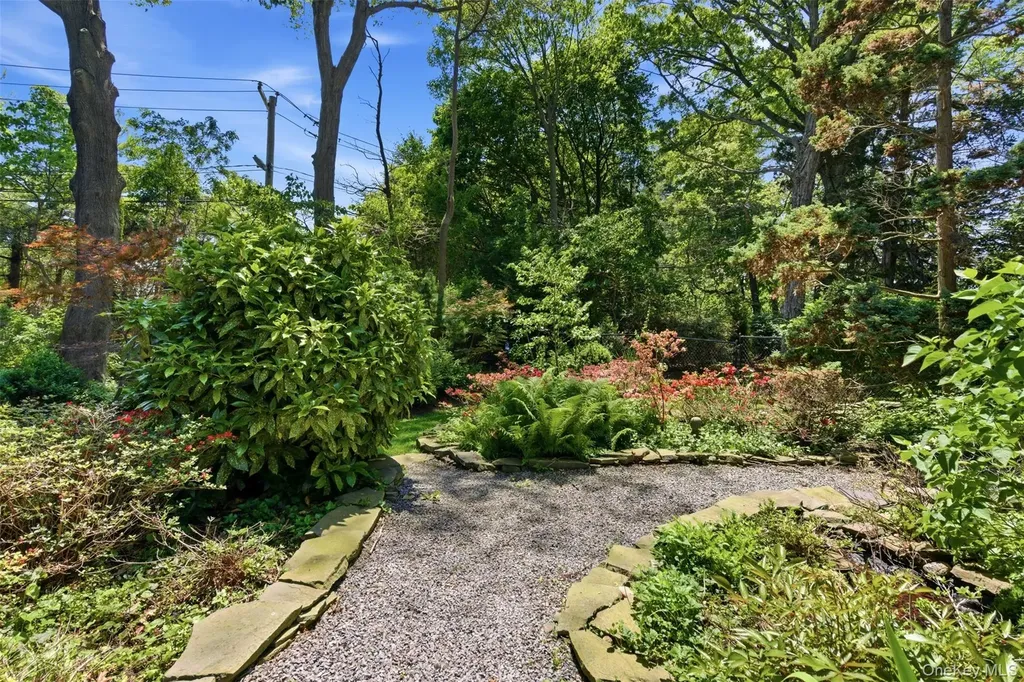 54 Washington Drive Centerport NY 11721