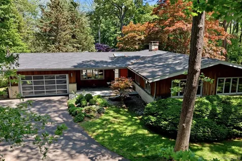 54 Washington Drive Centerport NY 11721