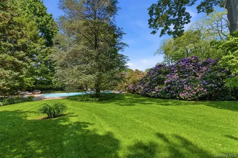 54 Washington Drive Centerport NY 11721