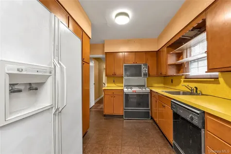 85-22 218th Street Hollis Hills NY 11427