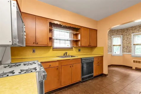 85-22 218th Street Hollis Hills NY 11427
