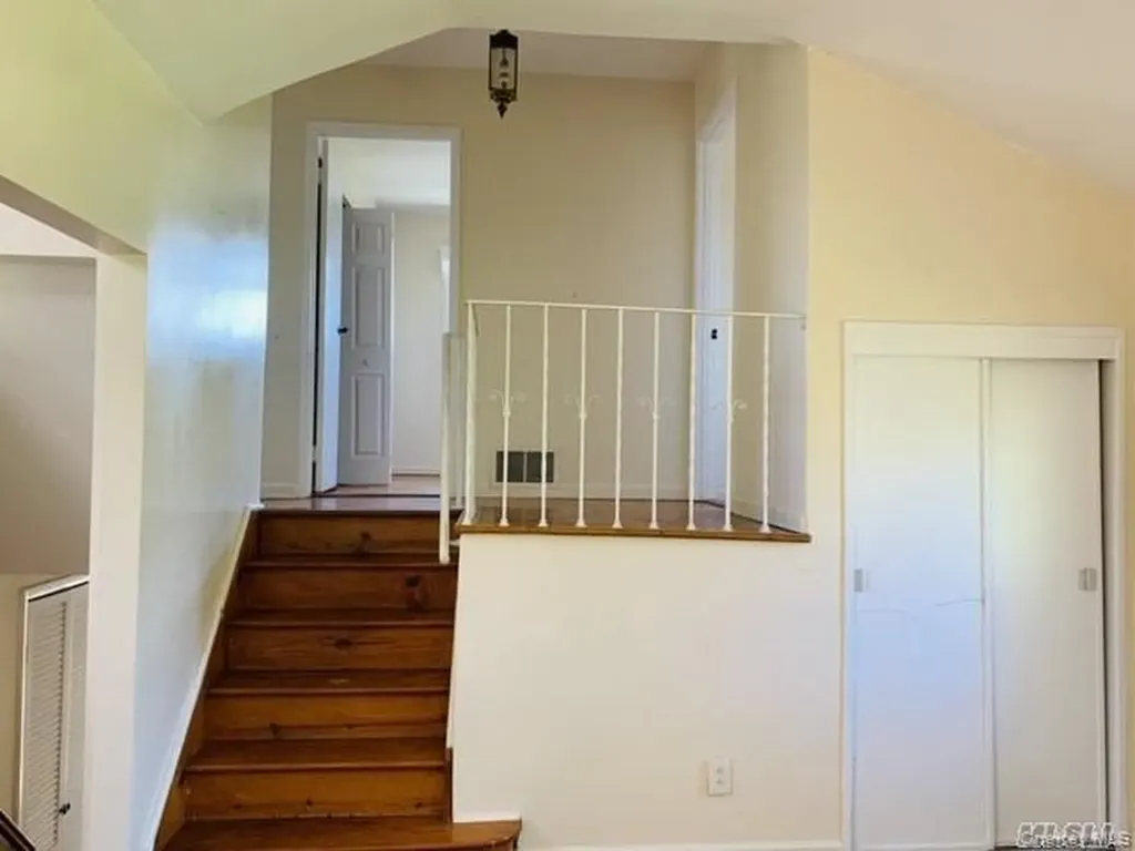 4 Willow Place Hicksville NY 11801