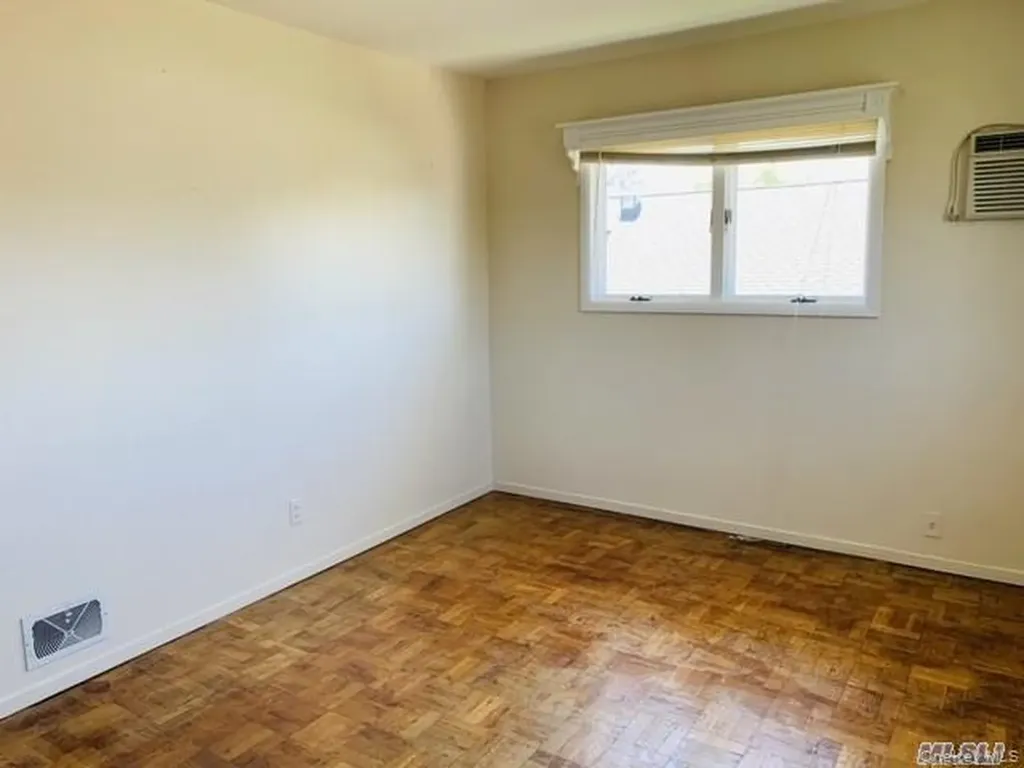 4 Willow Place Hicksville NY 11801
