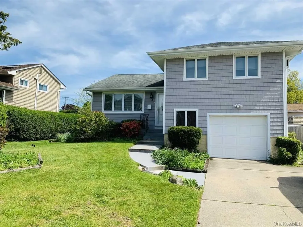 4 Willow Place Hicksville NY 11801