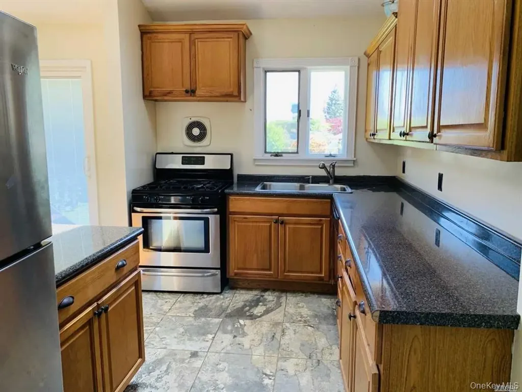 4 Willow Place Hicksville NY 11801