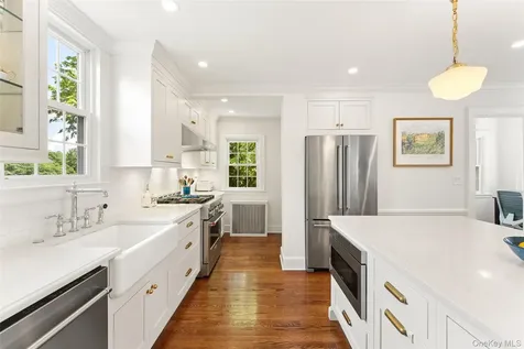 25 Pinebrook Road New Rochelle NY 10801