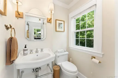 25 Pinebrook Road New Rochelle NY 10801