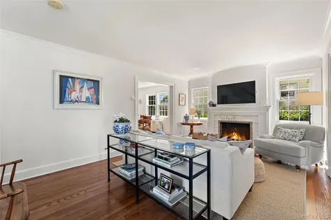 25 Pinebrook Road New Rochelle NY 10801