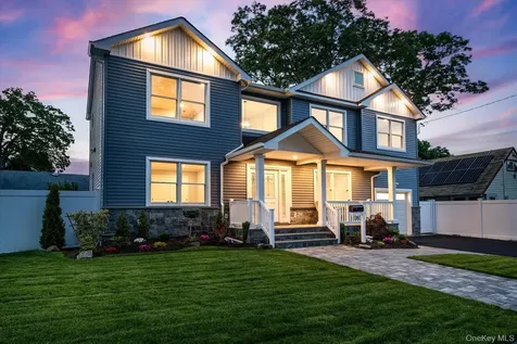 345 Christopher Street Oceanside NY 11572