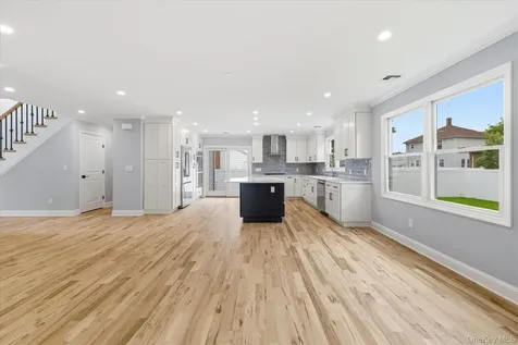 345 Christopher Street Oceanside NY 11572
