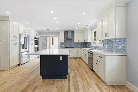 345 Christopher Street Oceanside NY 11572