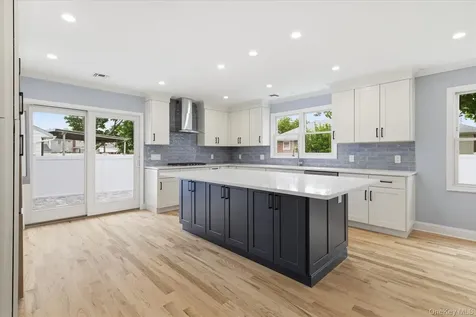 345 Christopher Street Oceanside NY 11572