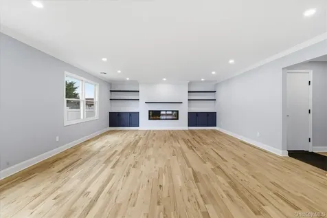 345 Christopher Street Oceanside NY 11572