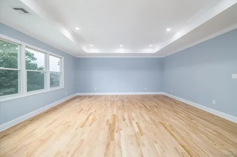 345 Christopher Street Oceanside NY 11572